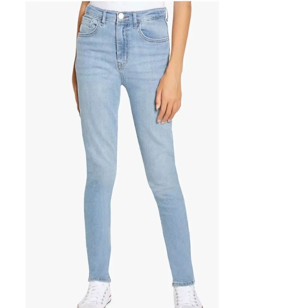 LEVI’S 720 HIGH RISE SUPER SKINNY MEDIUM WASH